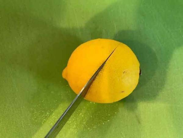 これお店で出てくるやつ！レモンを美しく切る方法