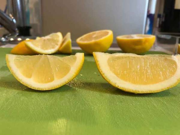 これお店で出てくるやつ！レモンを美しく切る方法
