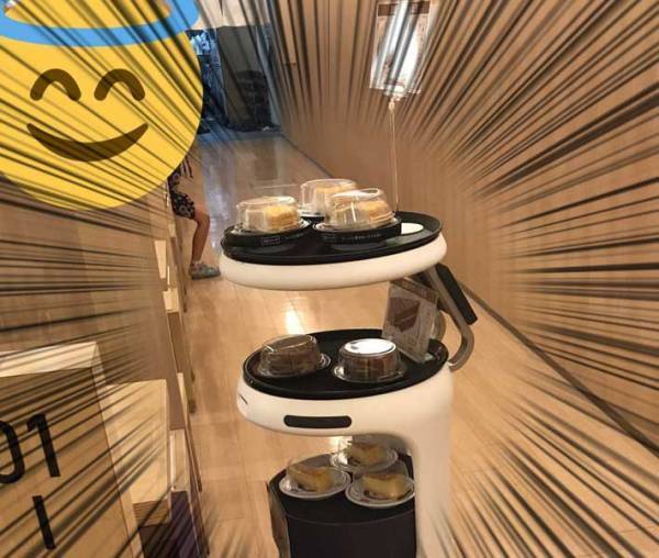 くら寿司で食事していると…　各テーブルまで商品を売り歩く『店員』の姿に衝撃！