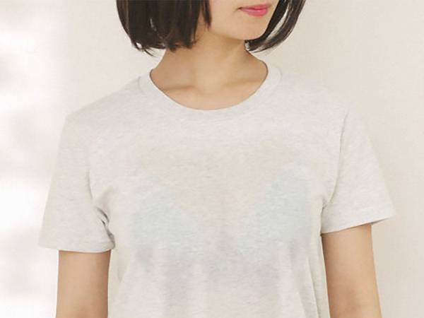 うっすら透けて見える身体にドキっ！汗ばんだTシャツ…と思いきや