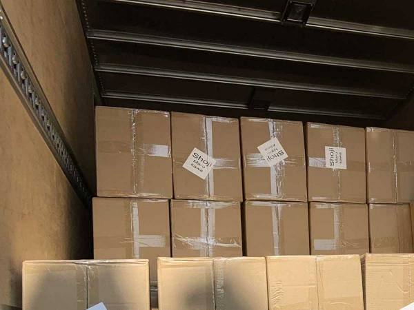 荷物を１００個運ぶことになった女性　半泣きになると、佐川急便の人が来て？