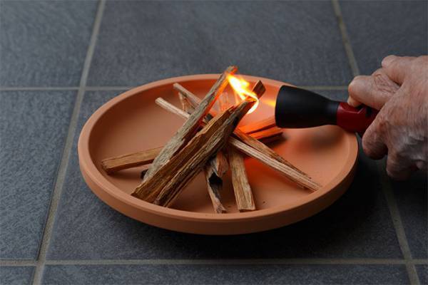 お盆の迎え火や送り火はいつ、何時頃行えばいい？　意味ややり方は