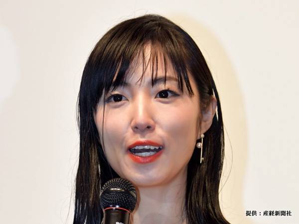 MEGUMIの美脚に目が釘付け！　アノ若手女優もメロメロに？