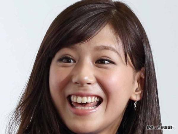 西内まりや、色気が半端ない寝転びショットを公開！　『刺激的なお仕事』に期待高まる