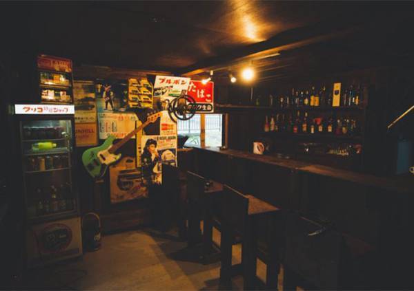 飲みに行きたくて、自宅の納屋を『バー』にリフォームすると？　「なんということでしょう」