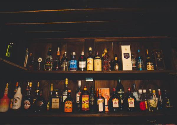 飲みに行きたくて、自宅の納屋を『バー』にリフォームすると？　「なんということでしょう」