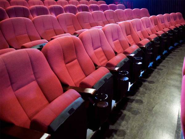 映画を観られずに残念がる子供に、親が謝ると？　スタッフの『神対応』にグッとくる