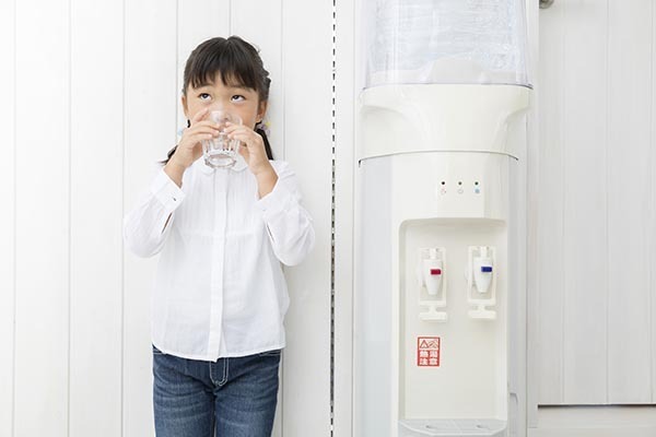 「誰か助けてぇ！」　ワンランク上の生活のはずが…ツッコミどころ満載のウォーターサーバー