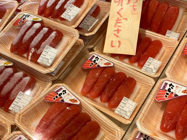 これは見てしまう…　鮮魚売り場にあった巧みな仕掛けに１０万人がいいね！