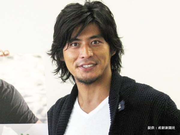 坂口憲二 さわやかスマイルでファンを魅了 たくましい背中に 男を感じる 年7月3日 ウーマンエキサイト 1 2