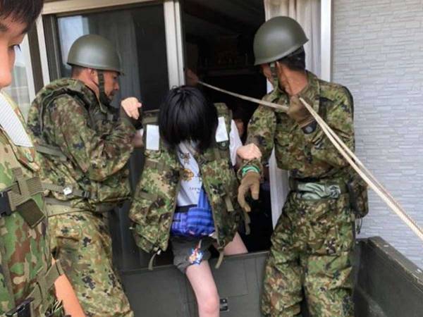 SNS上に続々と助けを呼ぶ声が…　自衛隊員が孤立した人々を救助