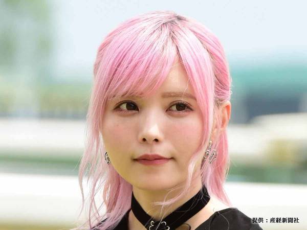 益若つばさが『地味め』おさげヘアを公開！　その理由にファン「なるほど」