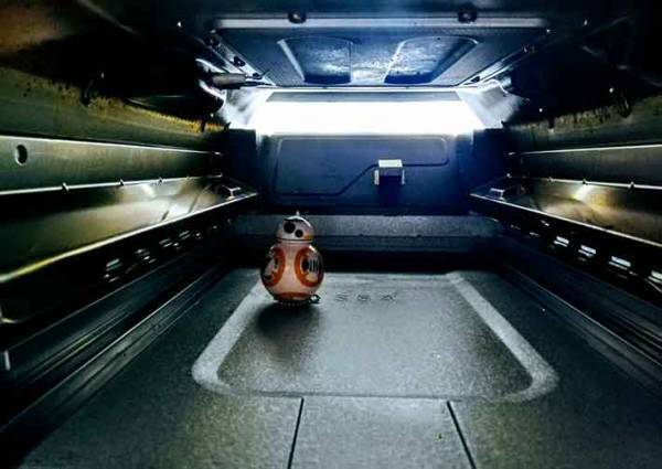 はるか彼方の銀河系…は案外身近なところに？　BB8のいる宇宙空間は台所だった！