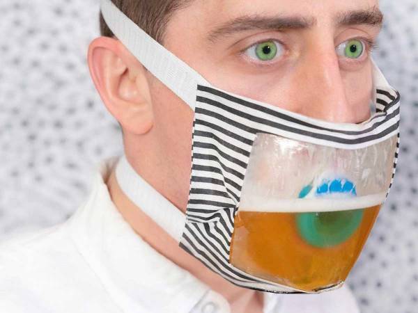 「これぞ真の夏マスク」「考えた人はアホか天才」　飲兵衛大はしゃぎのマスク