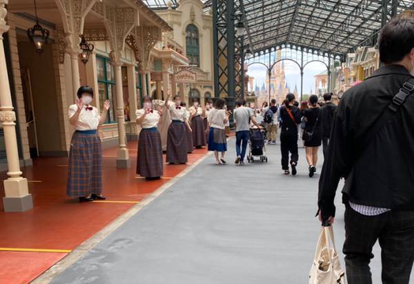 「え、なにこの線…」　感染症対策をしたディズニーに行くと『ある変化』が…