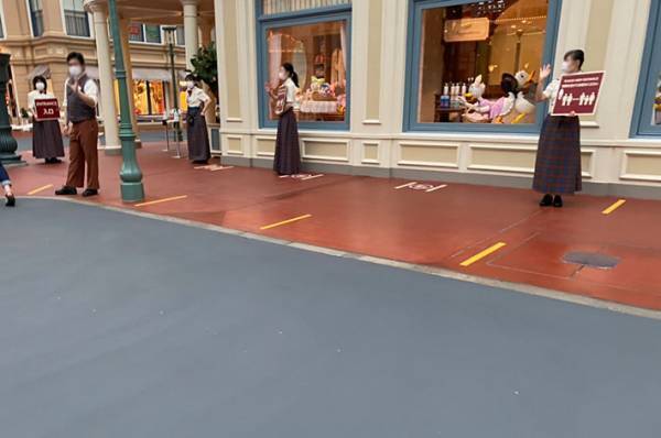 「え、なにこの線…」　感染症対策をしたディズニーに行くと『ある変化』が…