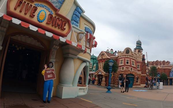 「え、なにこの線…」　感染症対策をしたディズニーに行くと『ある変化』が…