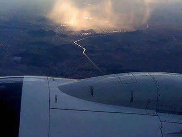 上空に出来た大雲の帽子！　ゲリラ豪雨と共に街を覆いつくす