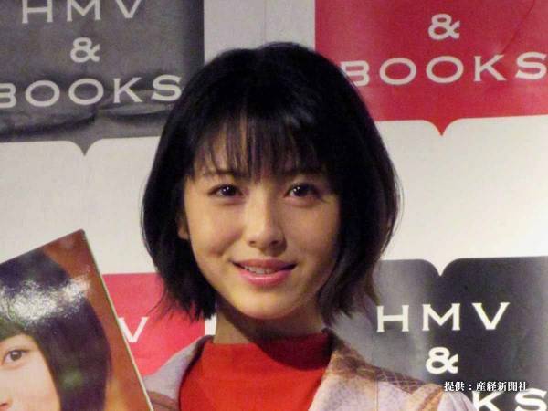浜辺美波のロングヘア姿に「かわいい以外の言葉がない…」　まさに美少女な１枚に注目！