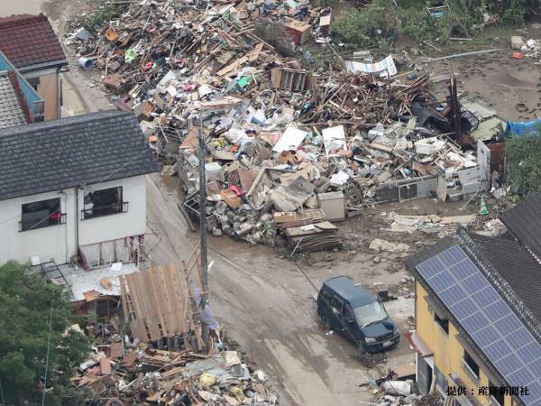 地面に書かれたSOSに気付いた自衛隊　後日、同じ場所をヘリで飛ぶと？
