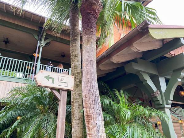 ディズニーランドの喫煙所２０２０年版　【場所や行き方まとめ】