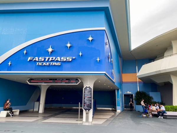 ディズニーランドの喫煙所２０２０年版　【場所や行き方まとめ】