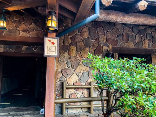 ディズニーランドの喫煙所２０２０年版　【場所や行き方まとめ】