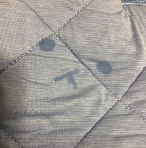 ベッドで泣いていた息子　母親がふと『敷きパッド』を見ると…？