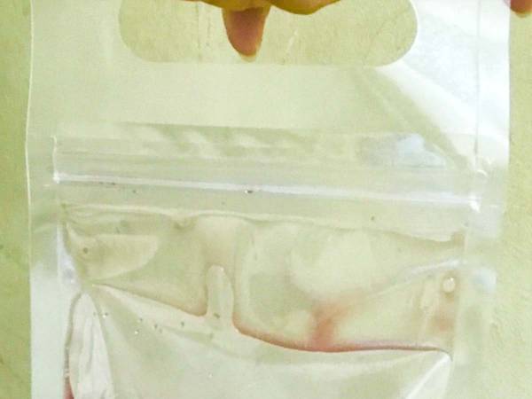 ワインの持ち帰りを頼んだら、なぜか笑いを堪える店員　その理由が予想外すぎた