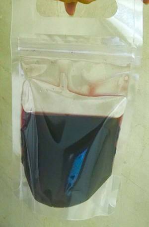 ワインの持ち帰りを頼んだら、なぜか笑いを堪える店員　その理由が予想外すぎた