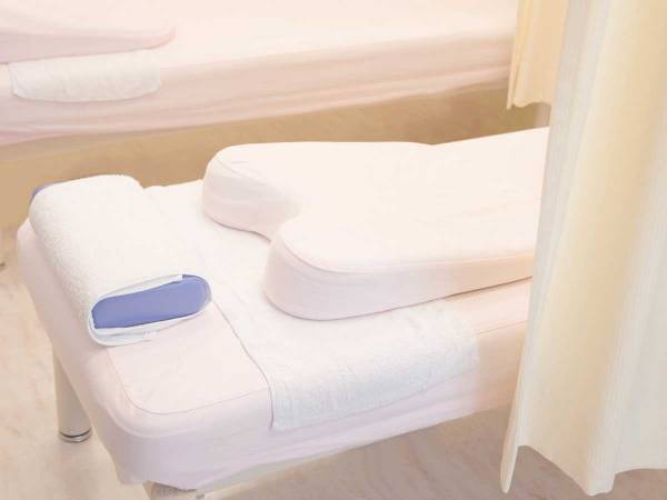 整体院のベッドに横たわっていたら？　心底癒される『１本』をお楽しみください