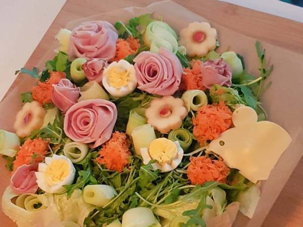 子供のためにブーケを作った母　無反応だった理由に「ウソだろ…」「すごすぎる」