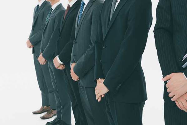 スーツ着用の『V6』　ウェブサイトのトップ画像に「めちゃくちゃジワる」の声