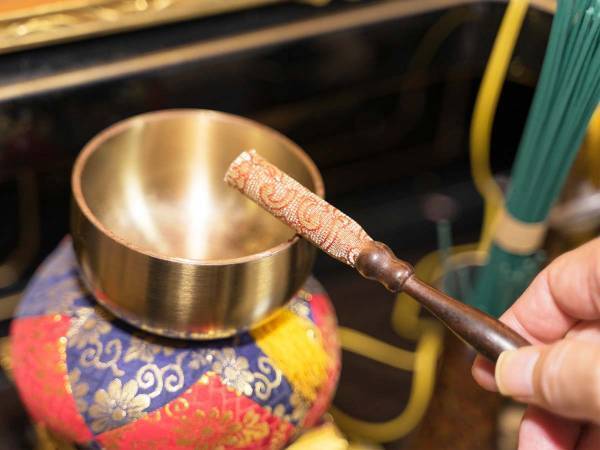 仏壇に手を合わせる息子の『お願い』　内容に「笑った」「将来有望すぎる」