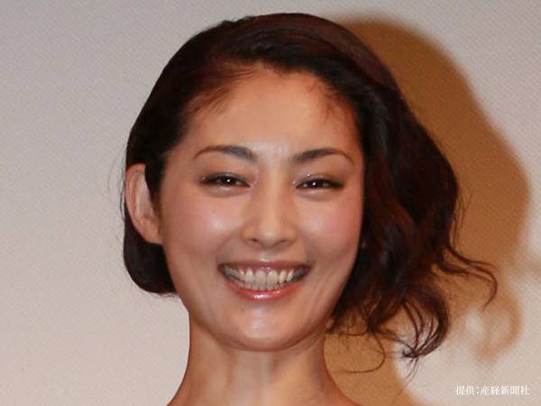 「バングルが養生テープ」と言われた常盤貴子　思わぬ『反撃』に腹筋崩壊