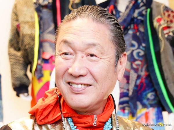 デザイナーの山本寛斎さんが死去　デヴィッド・ボウイの衣装などで知られる