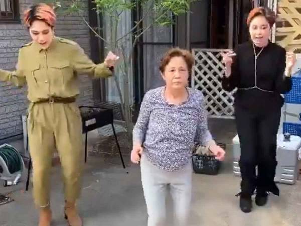 孫と３人で自作ダンス！おうち時間でストレス解消！