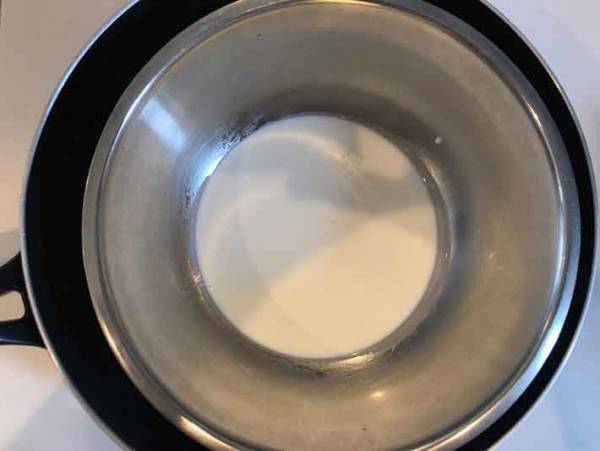 こんな方法あったなんて！生クリームがあっという間に泡立つライフハック