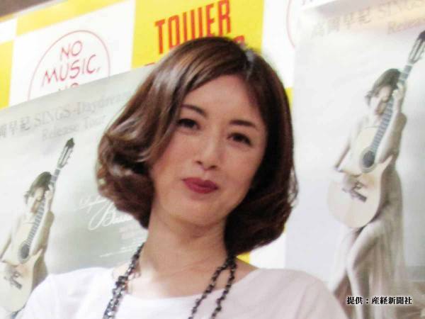 高岡早紀の黒キャミ姿がセクシー　ファンが注目したのは…