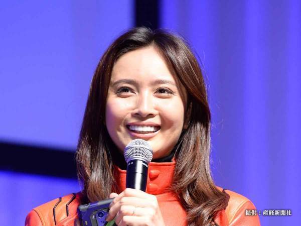 加藤夏希、ショートカットに変えたら「美少年すぎる」姿に！　ファン「付き合ってください」