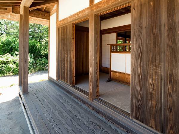 「これは酷い」「大事な話」　裸足で日本家屋などを見学しないでほしい理由とは