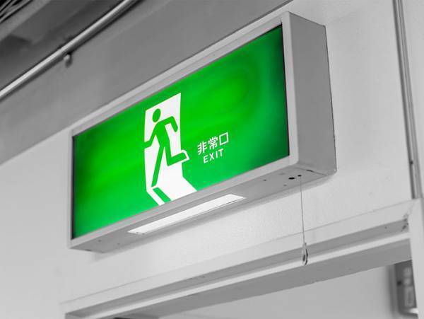 「ミドリに何かあったな…」　非常口のマークに裏ストーリーが！？