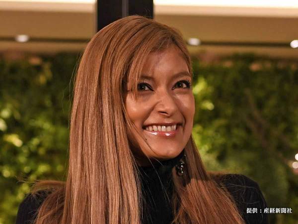 ローラのベッドショットがセクシーすぎる… 　ファン「憧れのライフスタイル」と絶賛