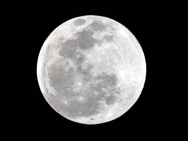 ８月３日は『スタージェンムーン』　夏の夜空を見上げよう