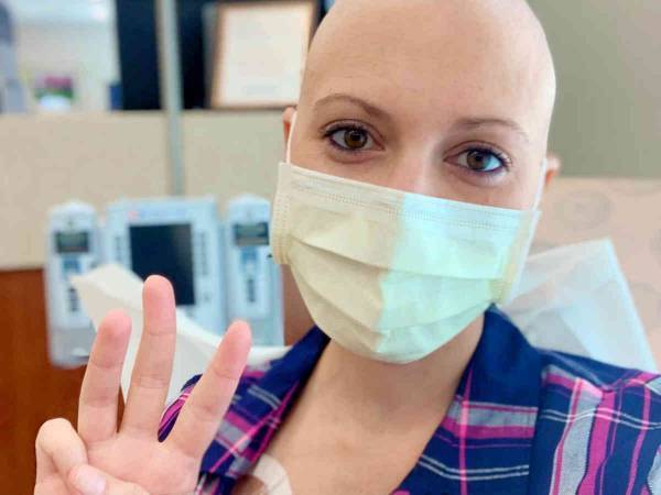 驚くほど似合う！　治療で髪を失った女性に友人が『特製ウィッグ』を贈ったら