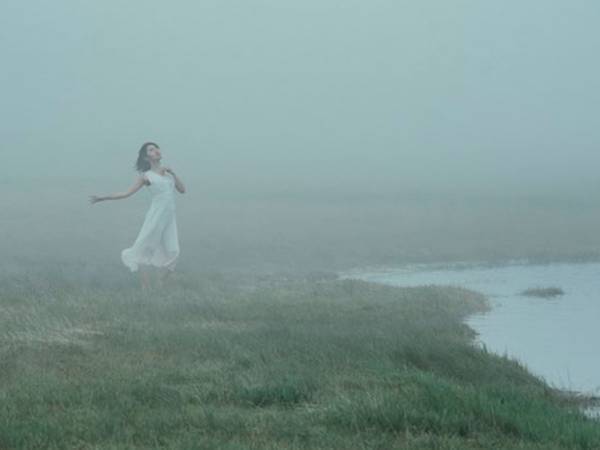 セルフタイマーで撮っていた女性　しかし、確認すると写っていたのは…