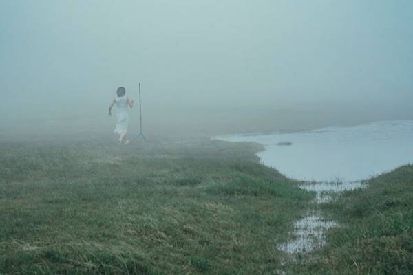 セルフタイマーで撮っていた女性　しかし、確認すると写っていたのは…