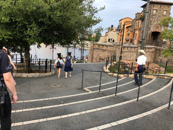 ディズニーリゾートの『斜め上な感染対策』とは？　その内容に称賛の声集まる