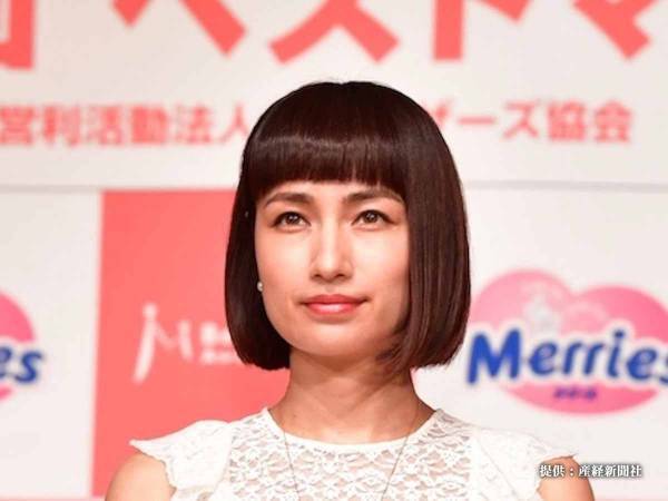 佐田真由美のセクシーなデニムコーデが話題！　ファン「センスのよさが半端ない…」