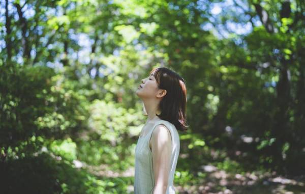 自然を感じられる場所で、静けさを味わう時間を持つこと